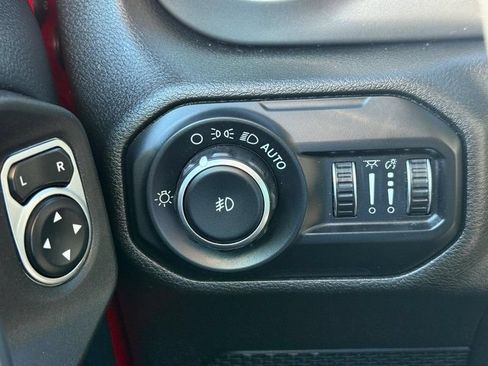 Used 2019 Jeep Wrangler Unlimited Sahara AWD/4WD image 29