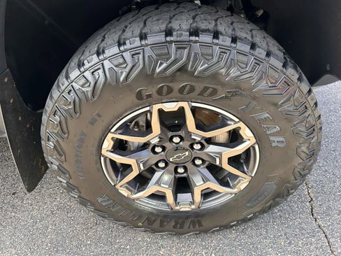 Used 2023 Chevrolet Colorado ZR2 w/ ZR2 Convenience Package III AWD/4WD image 9