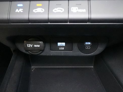 Certified 2025 Hyundai Elantra SE image 30