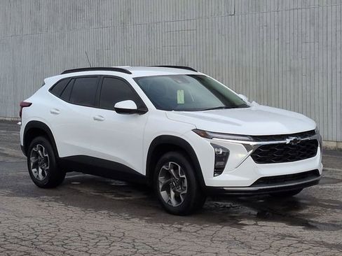 Used 2024 Chevrolet Trax LT w/ LT Convenience Package image 11