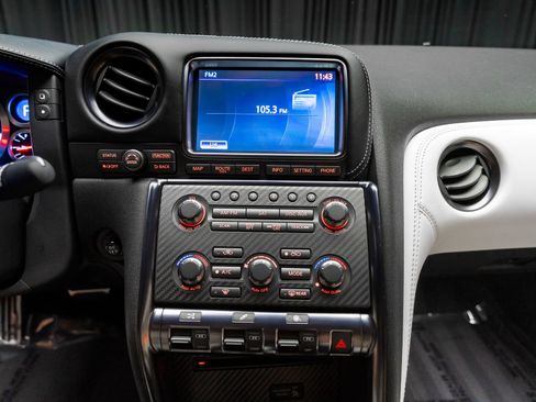 Used 2016 Nissan GT-R Premium AWD/4WD image 60