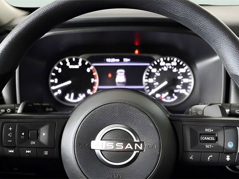 Used 2024 Nissan Rogue SV image 14