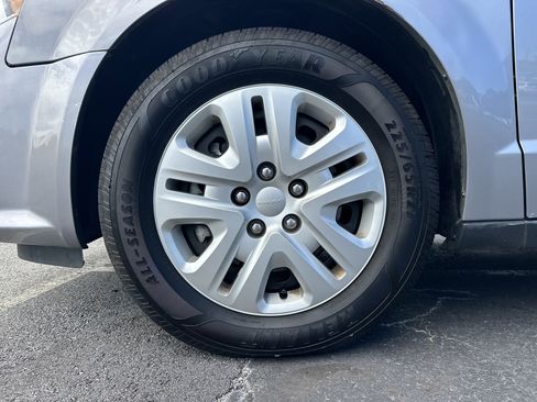 Used 2016 Dodge Grand Caravan American Value Package image 12