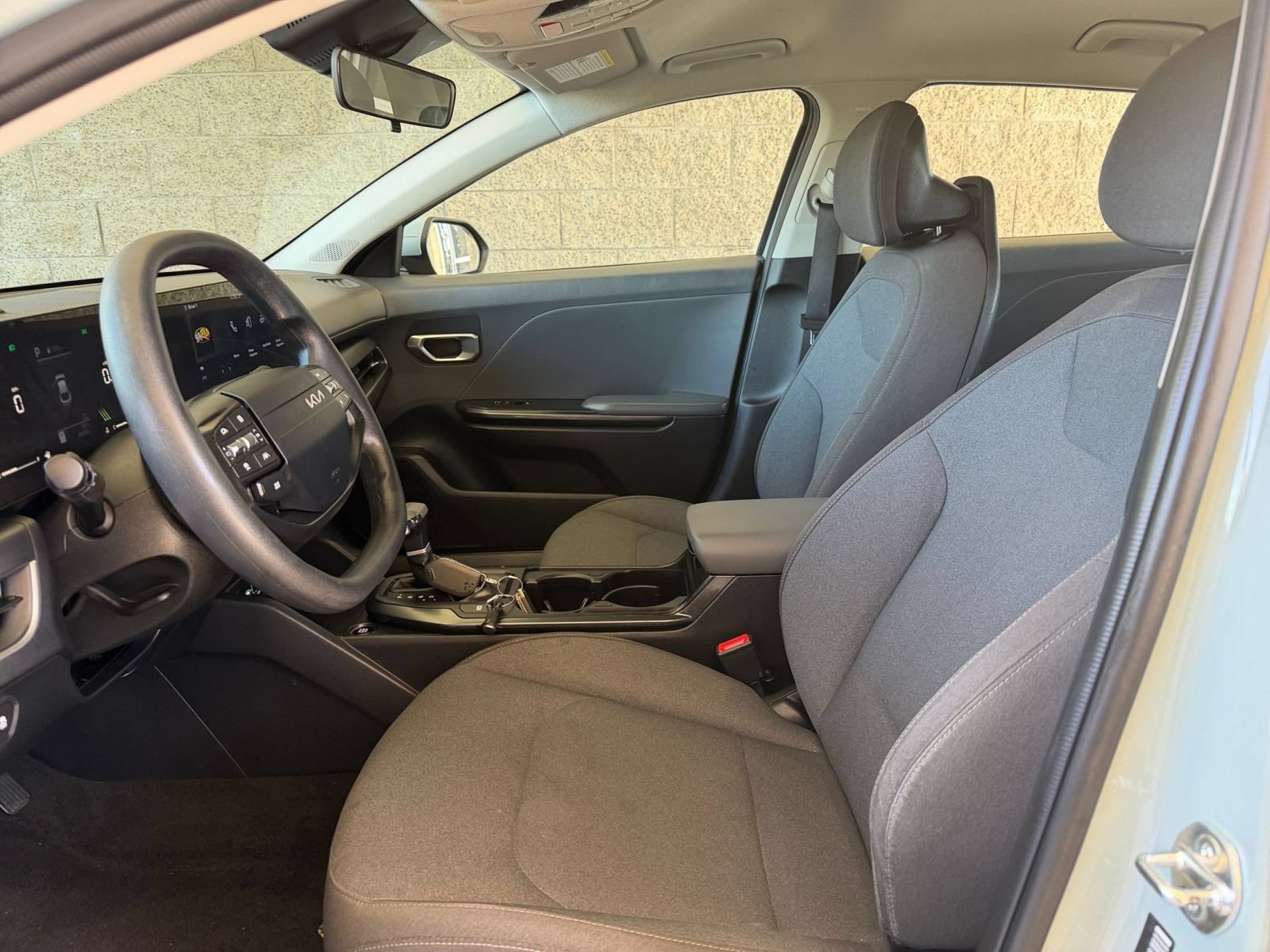 Used 2025 Kia K4 FWD image 25