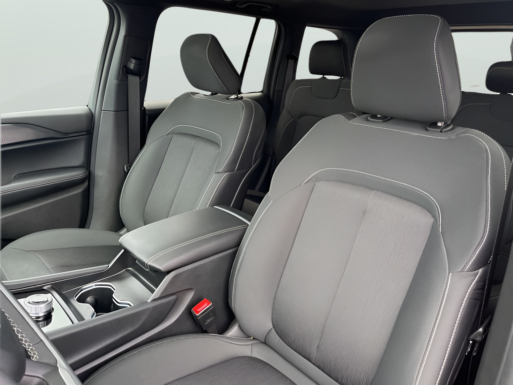 Used 2025 Jeep Grand Cherokee Laredo X RWD image 14