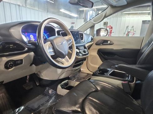Used 2019 Chrysler Pacifica Limited FWD image 8