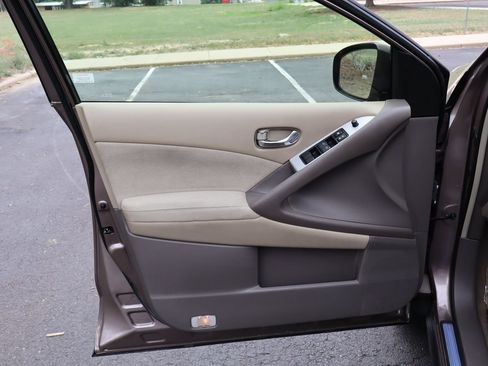 Used 2012 Nissan Murano SV AWD/4WD image 23