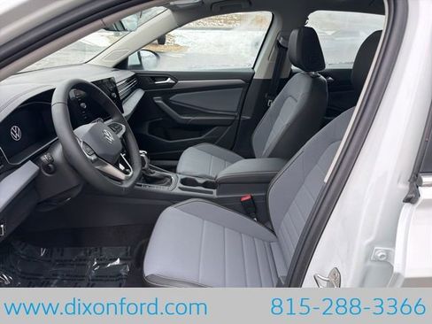 New 2026 Volkswagen Jetta SE FWD image 9