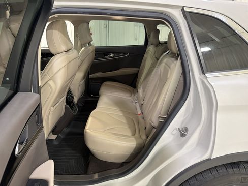 Used 2021 Lincoln Nautilus Reserve image 12