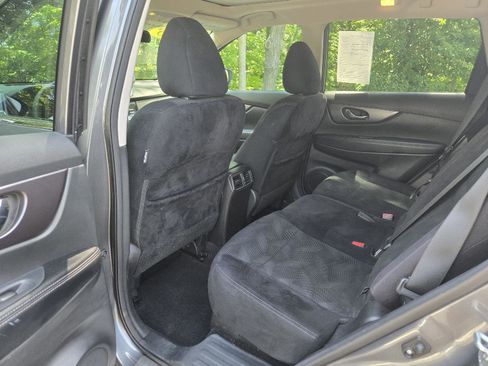 Used 2015 Nissan Rogue SV w/ SV Moonroof Package FWD image 24