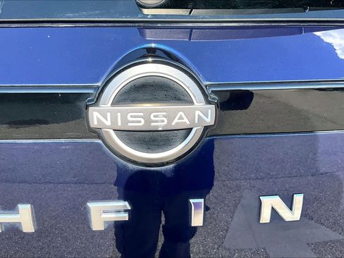 Used 2024 Nissan Pathfinder SV FWD image 31