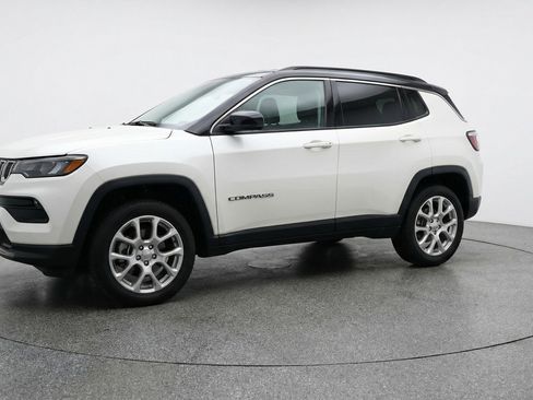 Used 2025 Jeep Compass Limited image 3