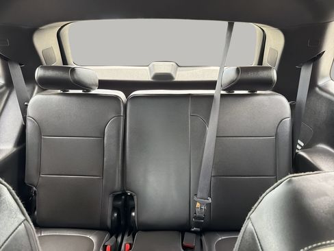 Used 2023 Chevrolet Traverse Premier FWD image 18