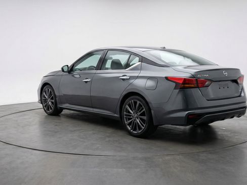 Used 2025 Nissan Altima 2.5 SV image 6