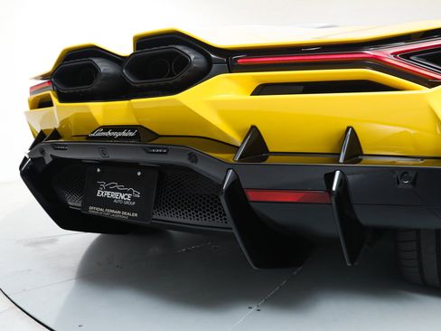 Used 2024 Lamborghini Revuelto AWD/4WD image 17
