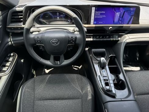 Used 2024 Toyota Crown AWD/4WD image 11