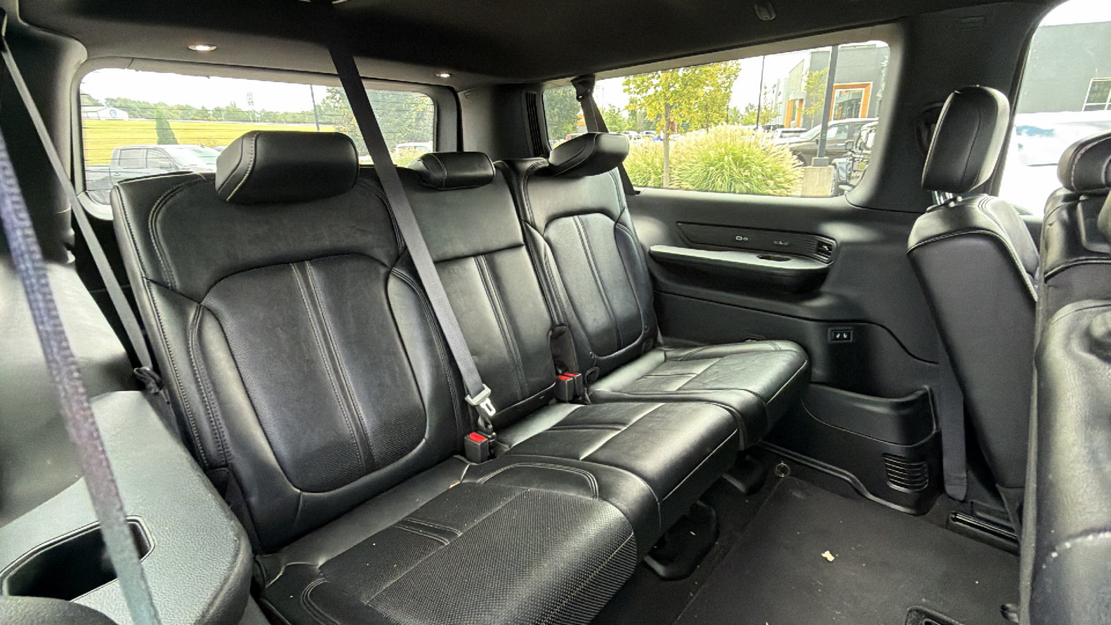 Used 2024 Jeep Wagoneer L Series II w/ Flexible Seating Group AWD/4WD image 22