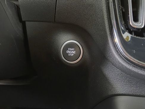 Used 2019 Volvo XC40 T5 Inscription image 20