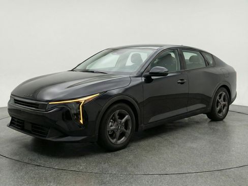 Used 2025 Kia K4 LXS image 3