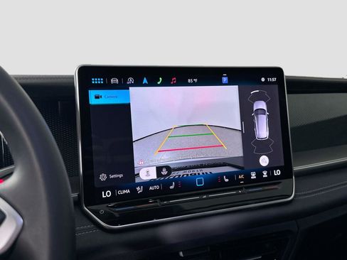 Certified 2025 Volkswagen Tiguan SE image 12