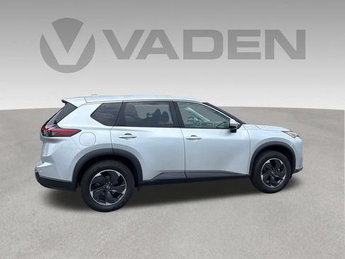 Used 2024 Nissan Rogue SV FWD image 24