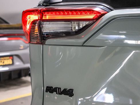 Certified 2022 Toyota RAV4 XLE w/ Convenience Package FWD image 11