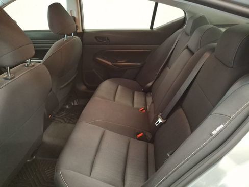 Used 2024 Nissan Altima 2.5 SV FWD image 13