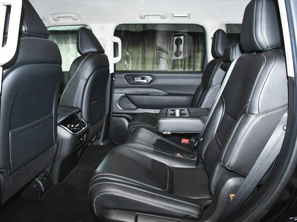 Used 2025 Nissan Armada SV AWD/4WD image 39
