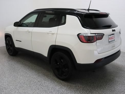 Used 2019 Jeep Compass Latitude FWD image 9
