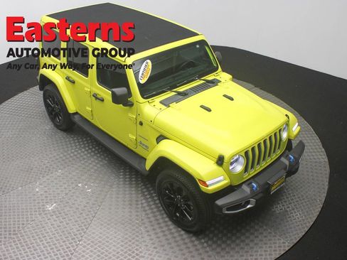 Used 2022 Jeep Wrangler Unlimited Sahara w/ Cold Weather Group AWD/4WD image 3