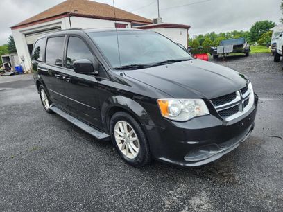 Used 2016 Dodge Grand Caravan SXT w/ UConnect Hands-Free Group