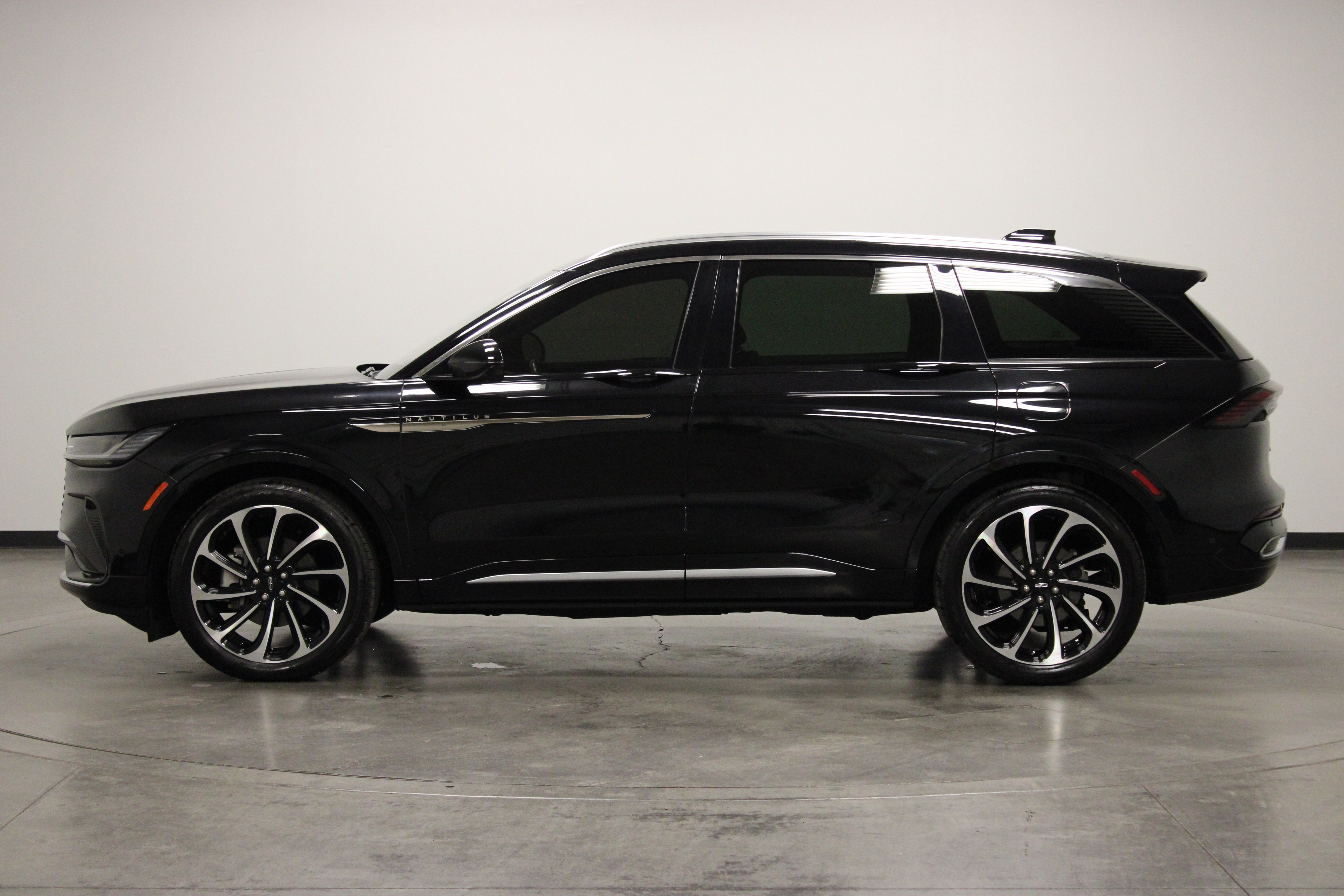 Used 2024 Lincoln Nautilus Black Label AWD/4WD image 5