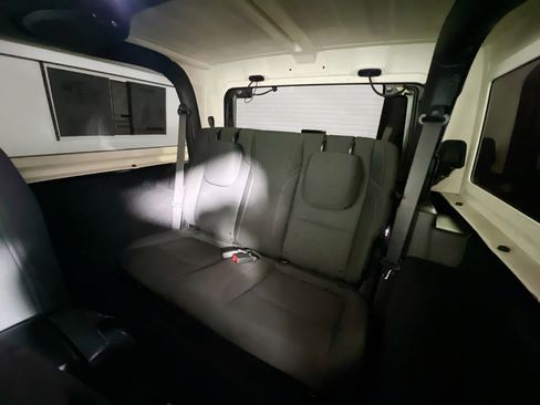 Used 2018 Jeep Wrangler Sport image 29