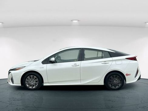 Used 2017 Toyota Prius Prime image 4