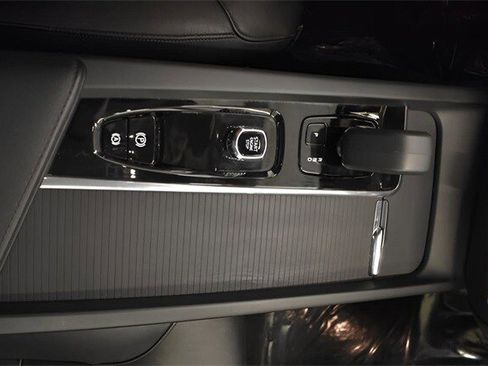 Used 2025 Volvo S60 B5 Core image 30