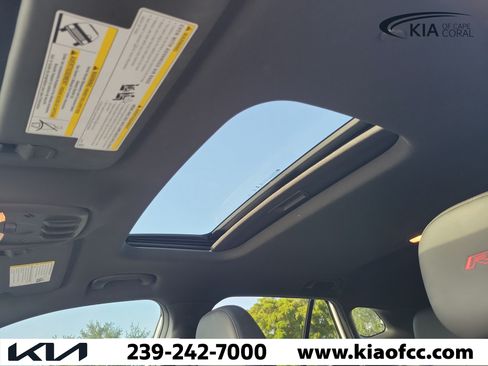 Used 2024 Chevrolet Trax RS w/ Sunroof Package FWD image 20