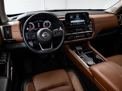 Used 2023 Nissan Pathfinder Platinum AWD/4WD image 4