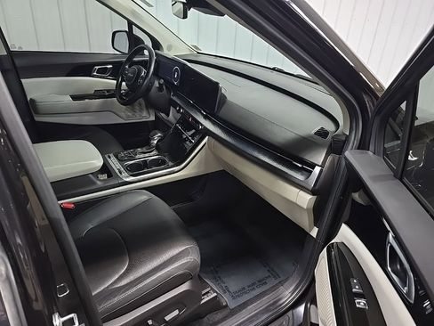 Used 2022 Kia Carnival SX Prestige FWD image 16