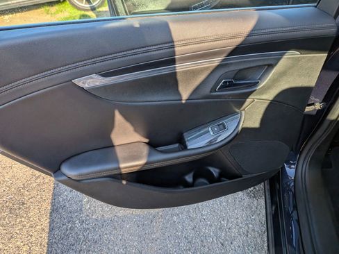Used 2018 Chevrolet Impala LT FWD image 27