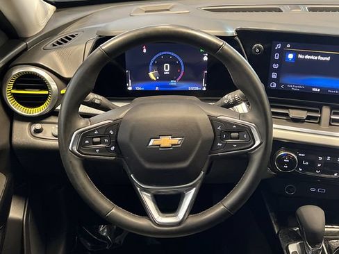 Used 2024 Chevrolet Trax LT w/ Driver Confidence Package FWD image 19