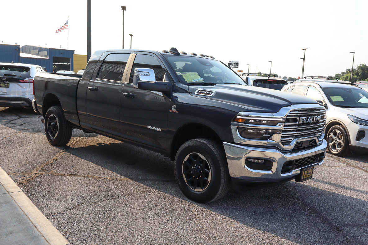 Used 2025 RAM 2500 Laramie AWD/4WD image 3