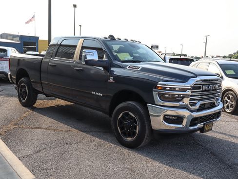 Used 2025 RAM 2500 Laramie AWD/4WD image 3