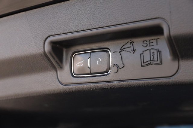 Used 2020 Ford Explorer XLT w/ Equipment Group 202A AWD/4WD image 8