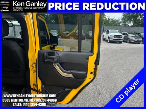 Used 2015 Jeep Wrangler Unlimited Sahara w/ Dual Top Group AWD/4WD image 20