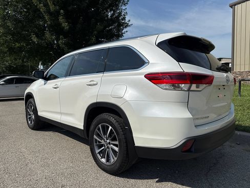 Used 2019 Toyota Highlander XLE AWD/4WD image 7