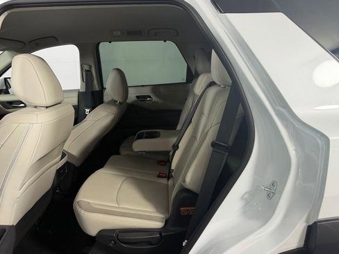 Used 2025 Nissan Pathfinder SL image 25