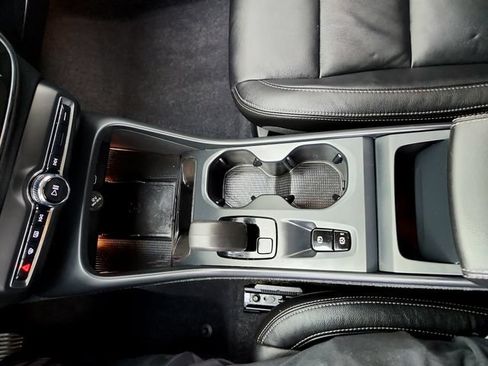 Certified 2024 Volvo XC40 B5 Core AWD/4WD image 21