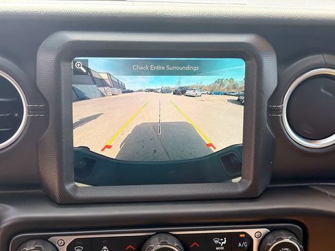 Used 2022 Jeep Gladiator Overland w/ Popular Equipment Package AWD/4WD image 30