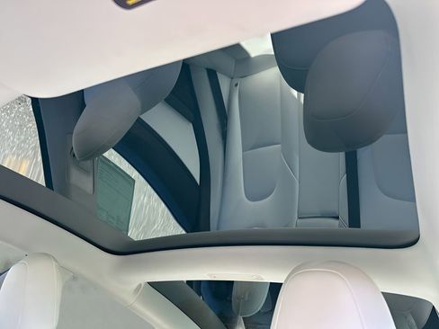 Used 2020 Tesla Model 3 Standard Range Plus image 11