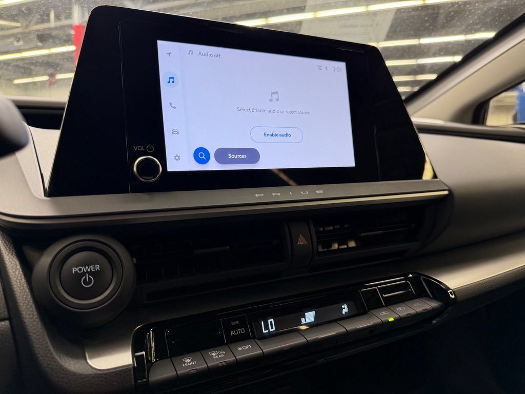 Used 2025 Toyota Prius LE FWD image 21